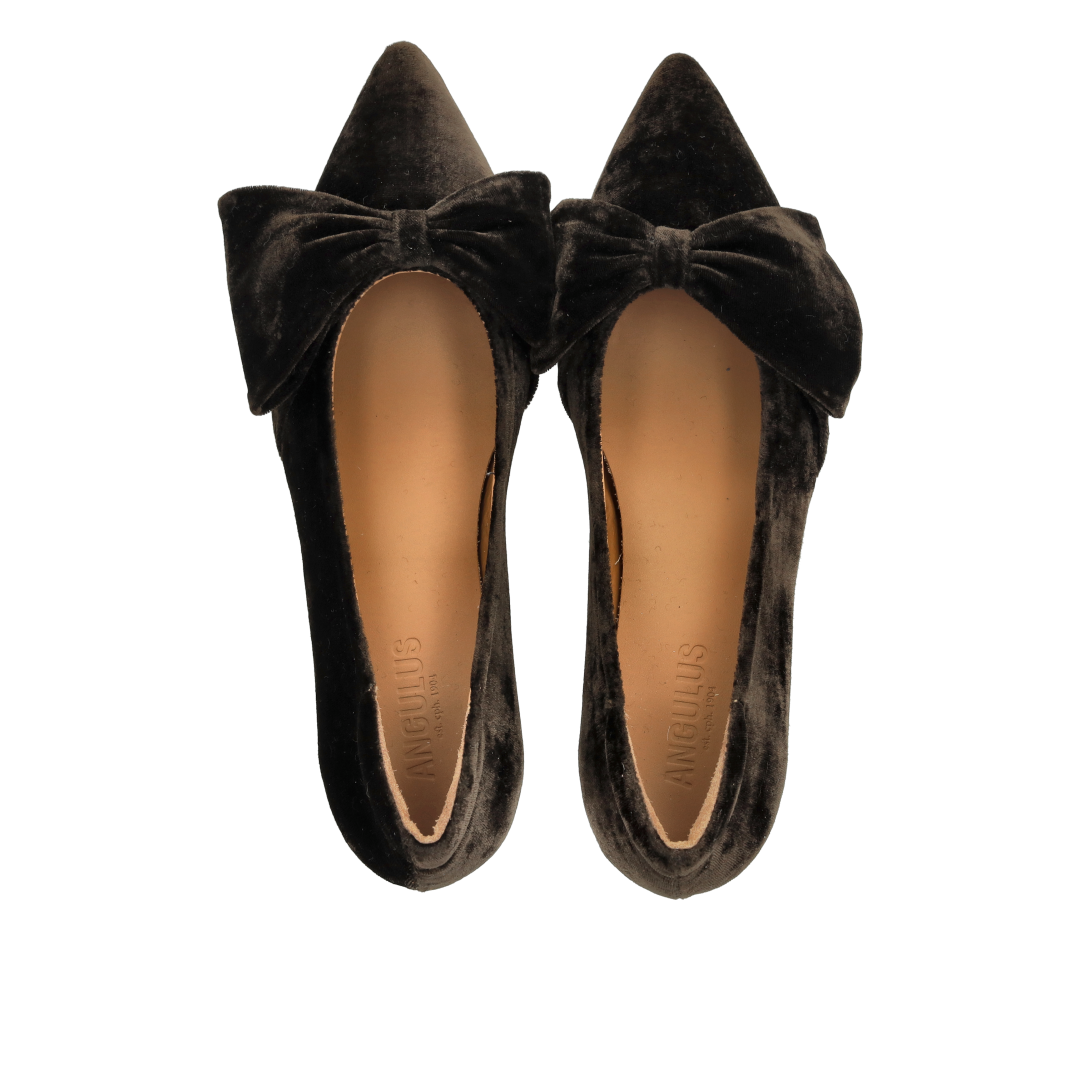 Pumps mit Schleife aus weichem Velours