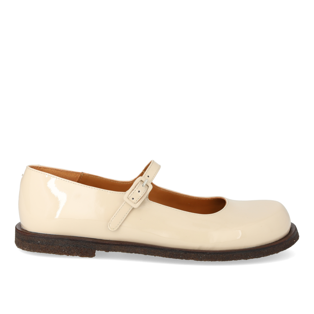 Ballerina mit breiter Passform