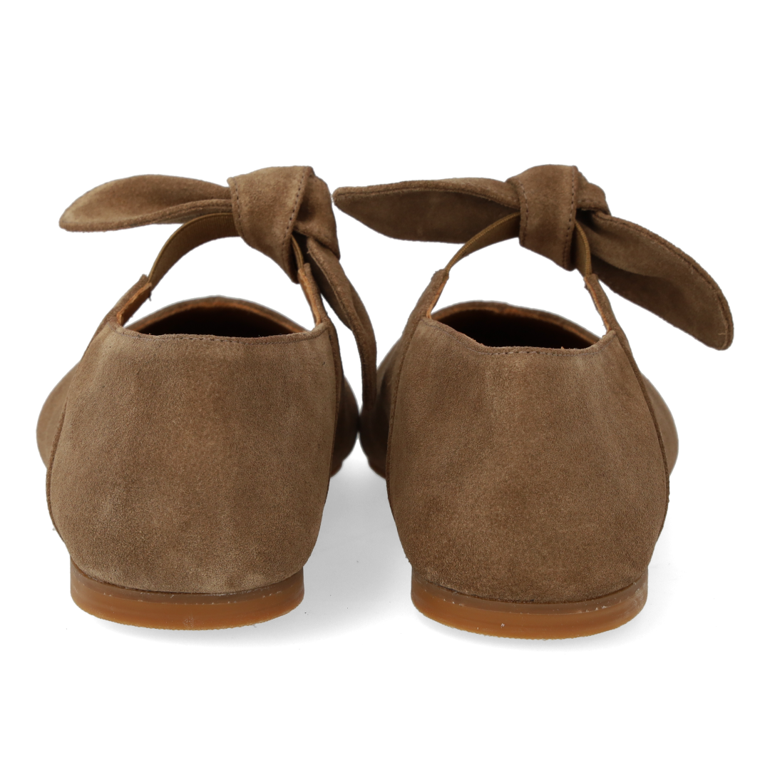 Ballerina mit elastischem, dekorativem Schleifendetail