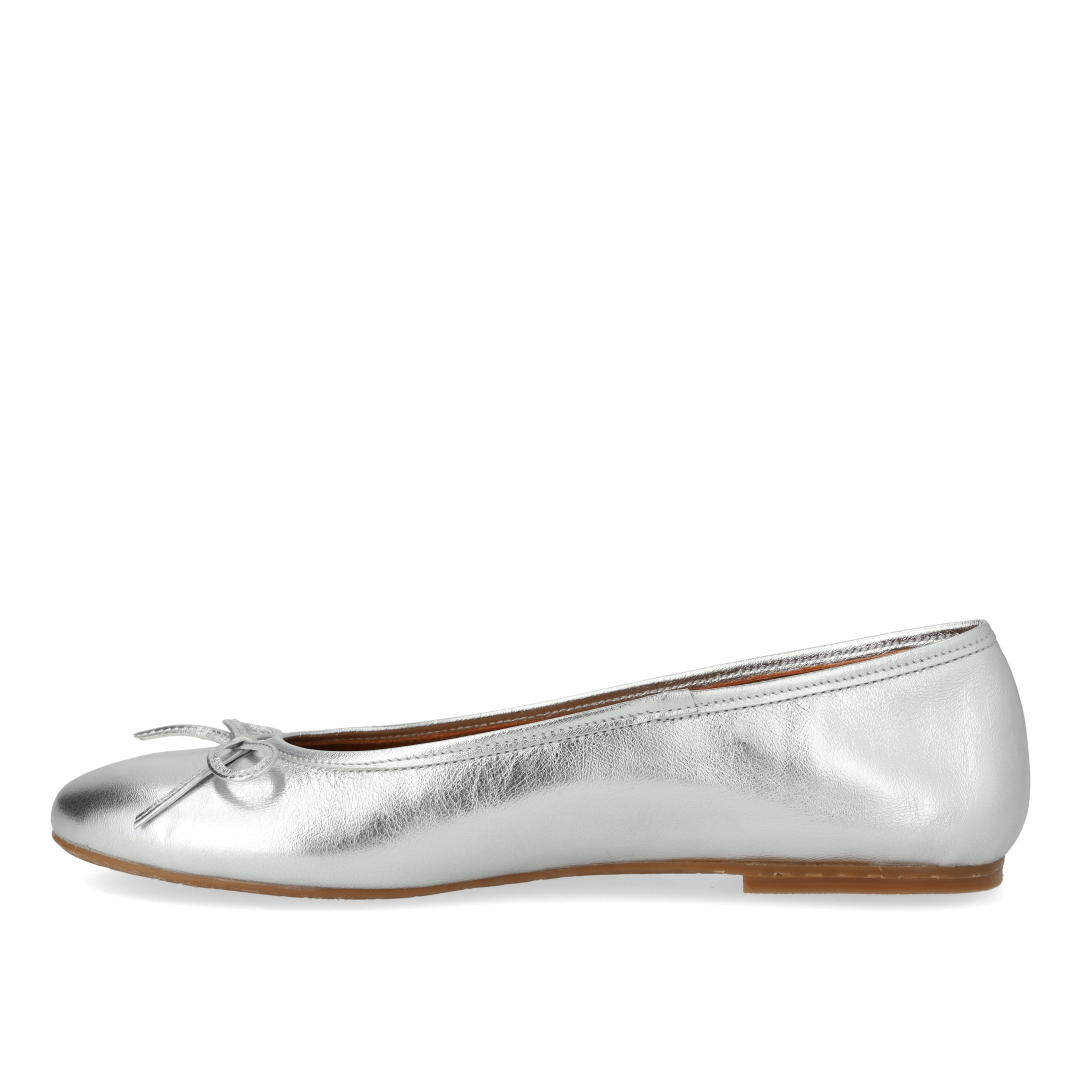 Klassische Ballerina mit Schleifendetail