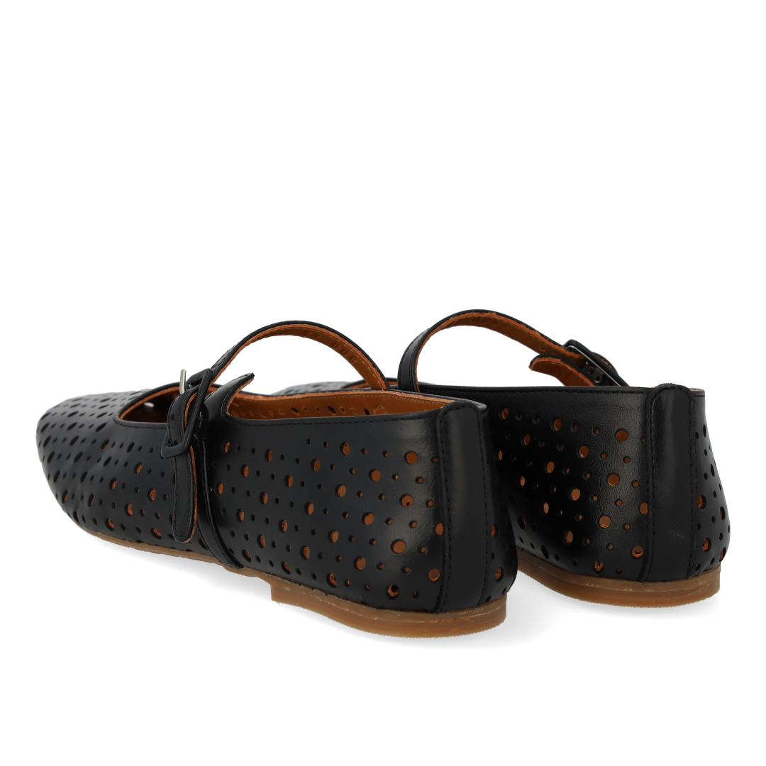 Weiche Ballerina mit dekorativem Lochmuster