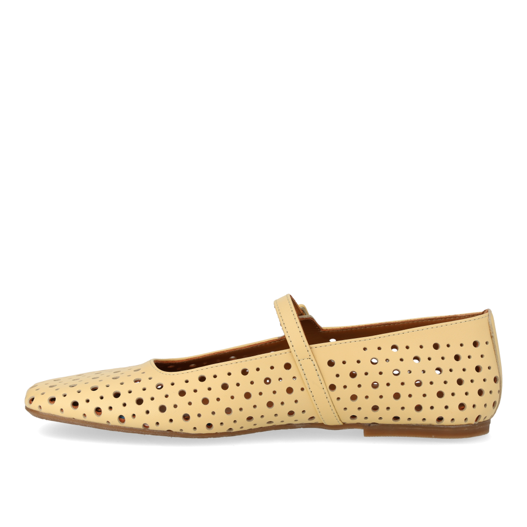 Weiche Ballerina mit dekorativem Lochmuster