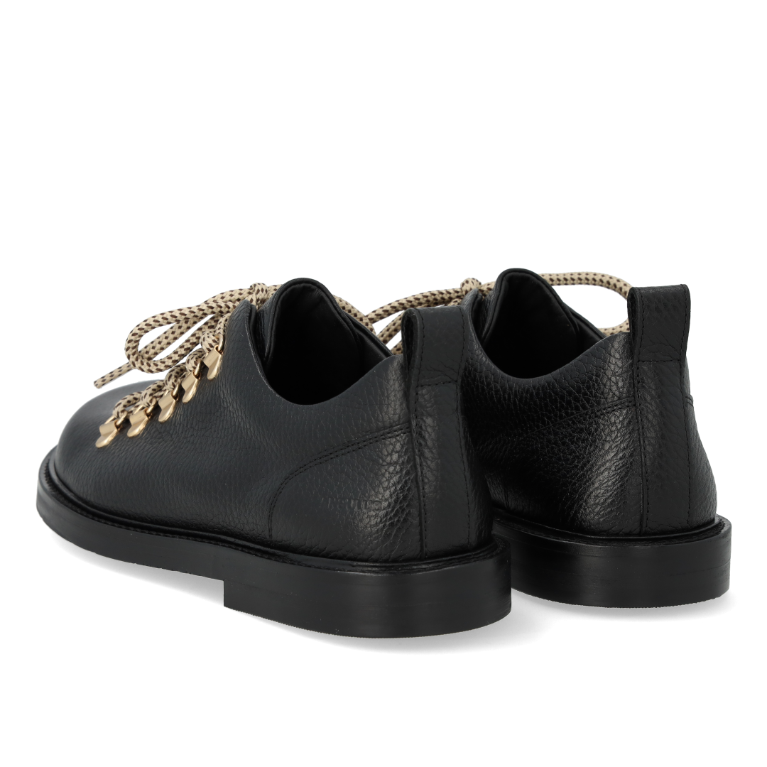 Schnürschuhe