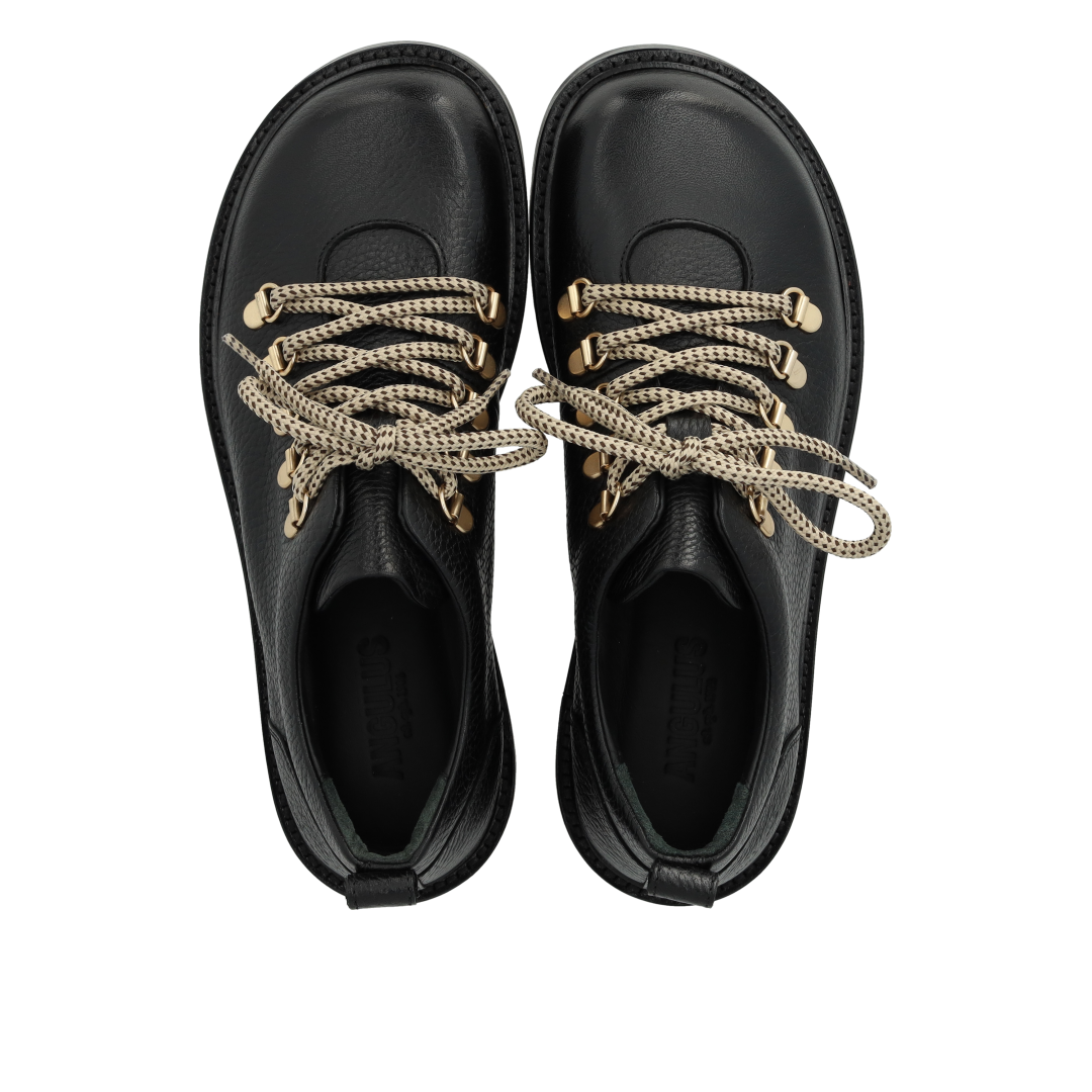 Schnürschuhe