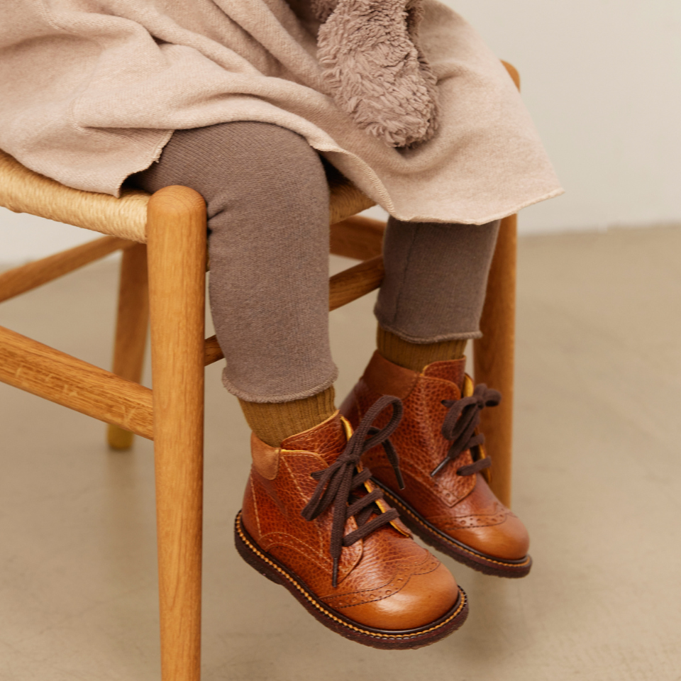 Klassischer Schnürschuh mit Brogue-Details