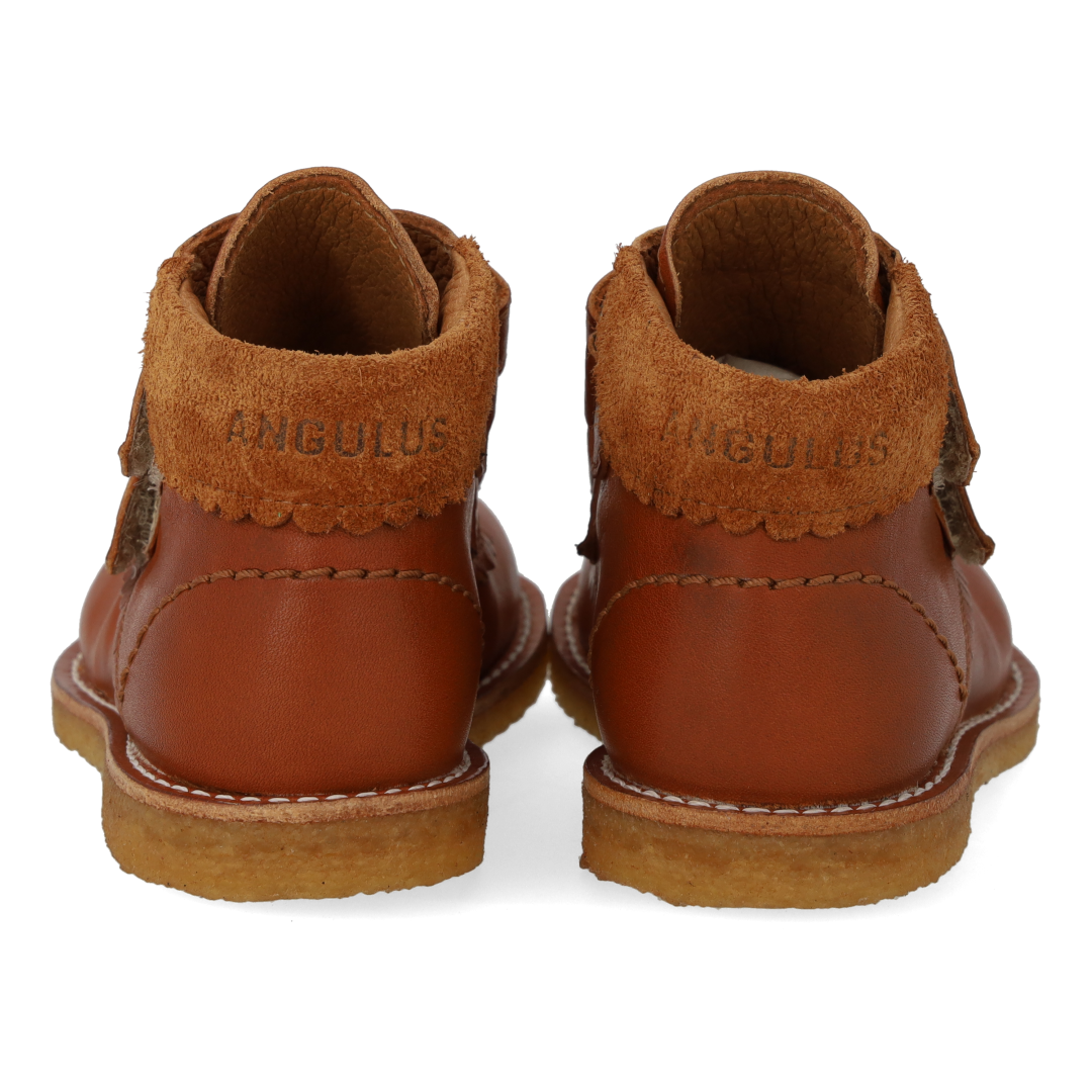Anfängerschuhe mit ausgestanztem Kontrastherz