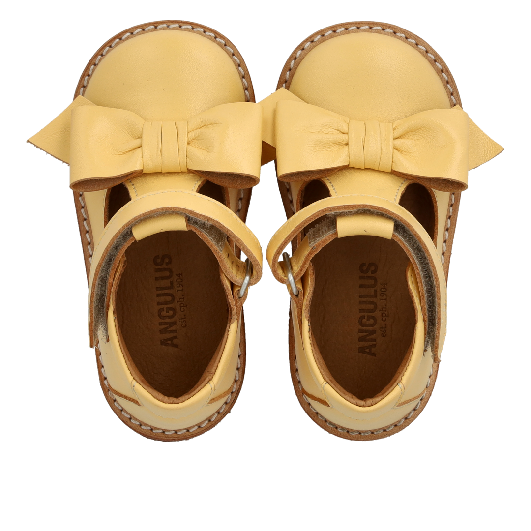 Tüllschuhe mit Schleife