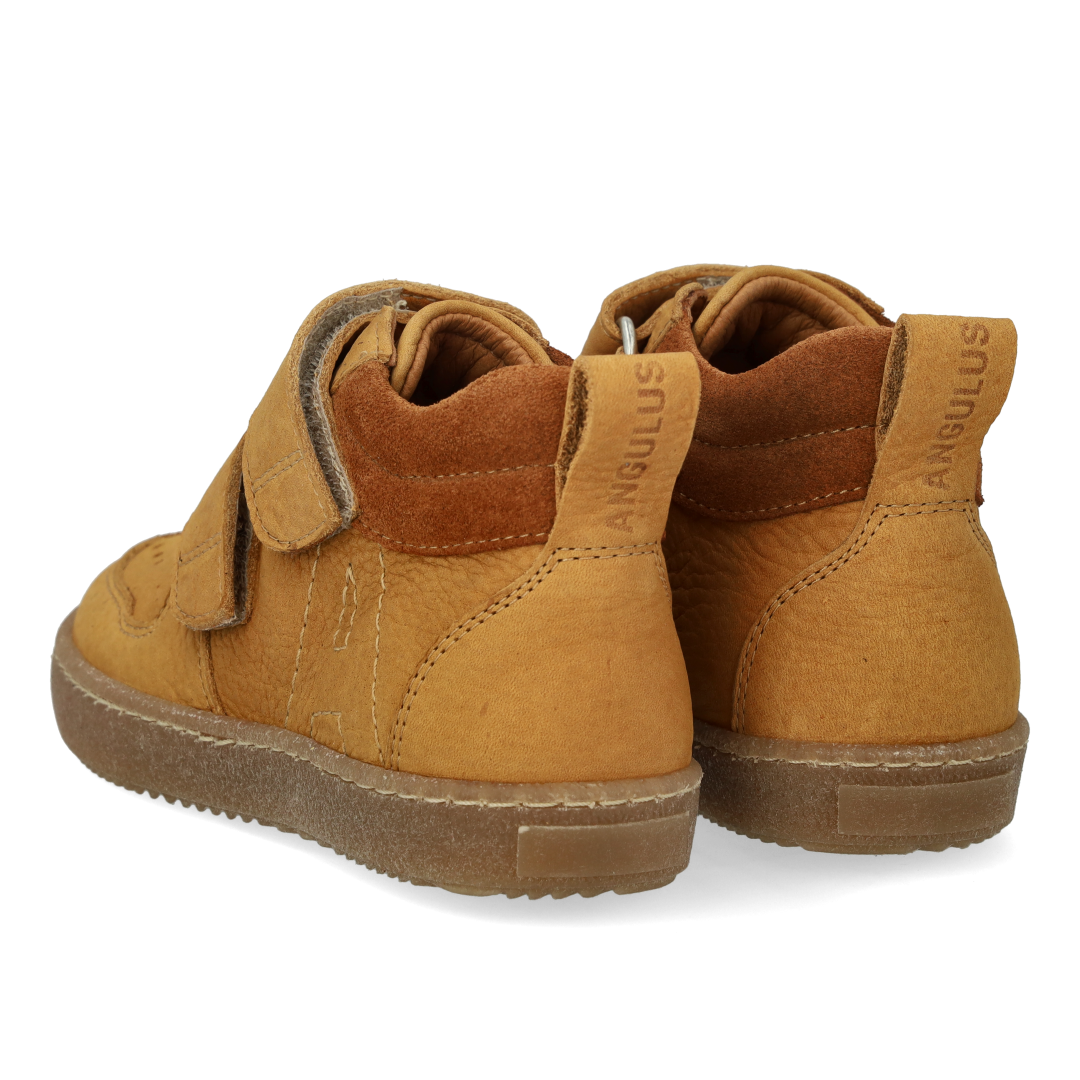 Sneaker mit hohem Schaft