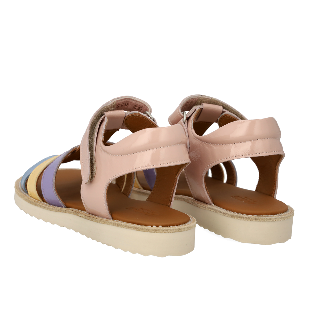 Sandal mit T-Riemen und Klettverschluss