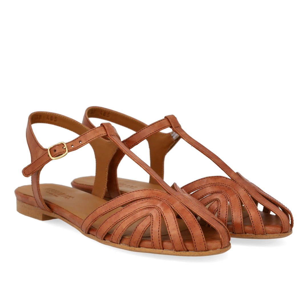 Flache Sandale mit schönem, organischem Frontdetail