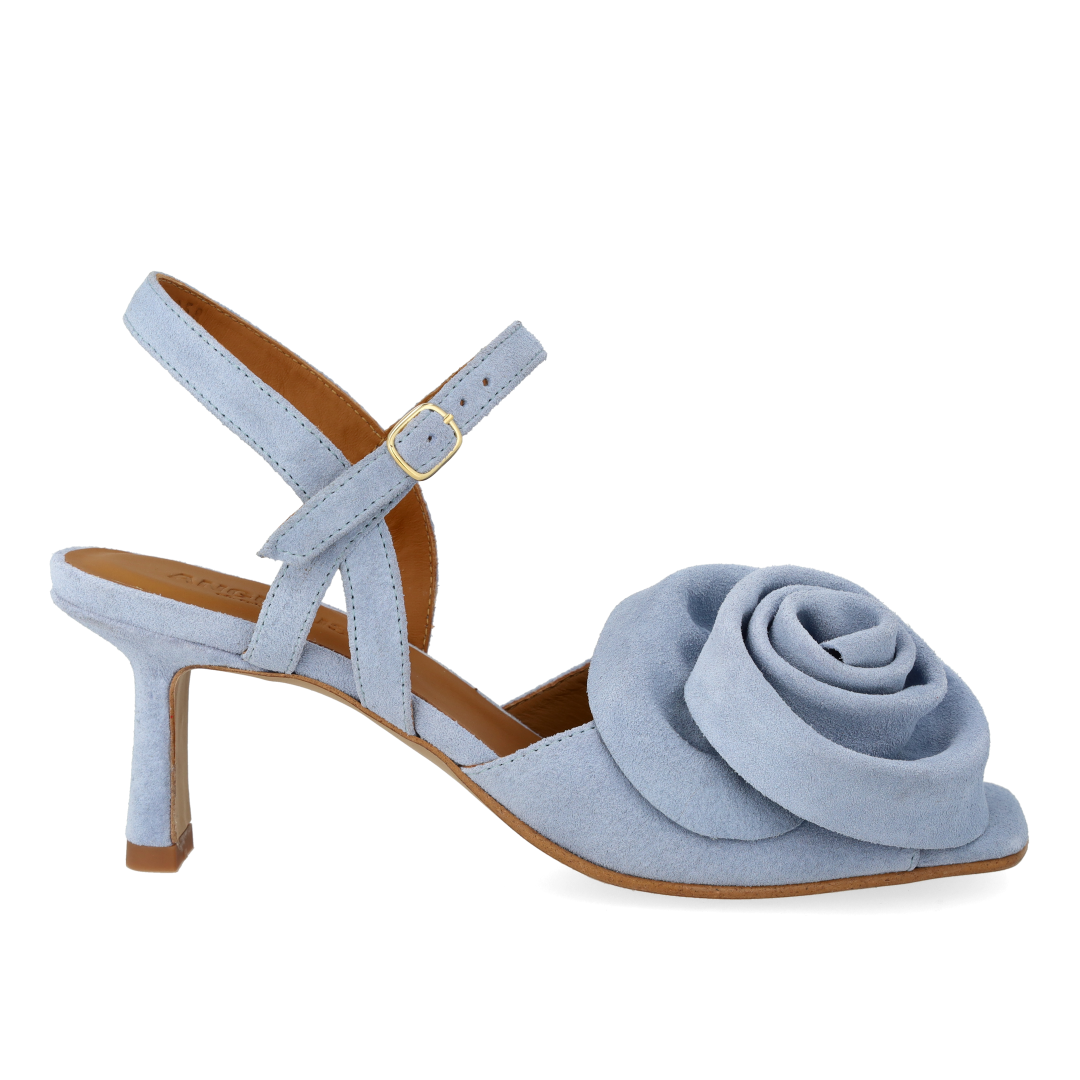 Hochhackige Sandale mit voluminöser Rosenapplikation