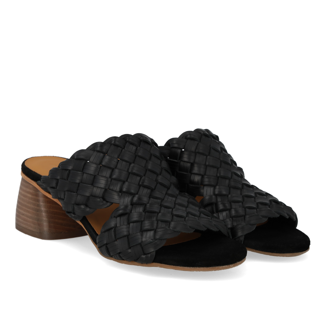 Mule mit geflochtenem Lederdetail