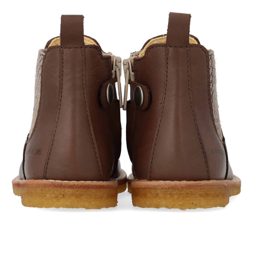 Klassischer Chelsea-Stiefel mit Elastikeinsatz und Reißverschluss