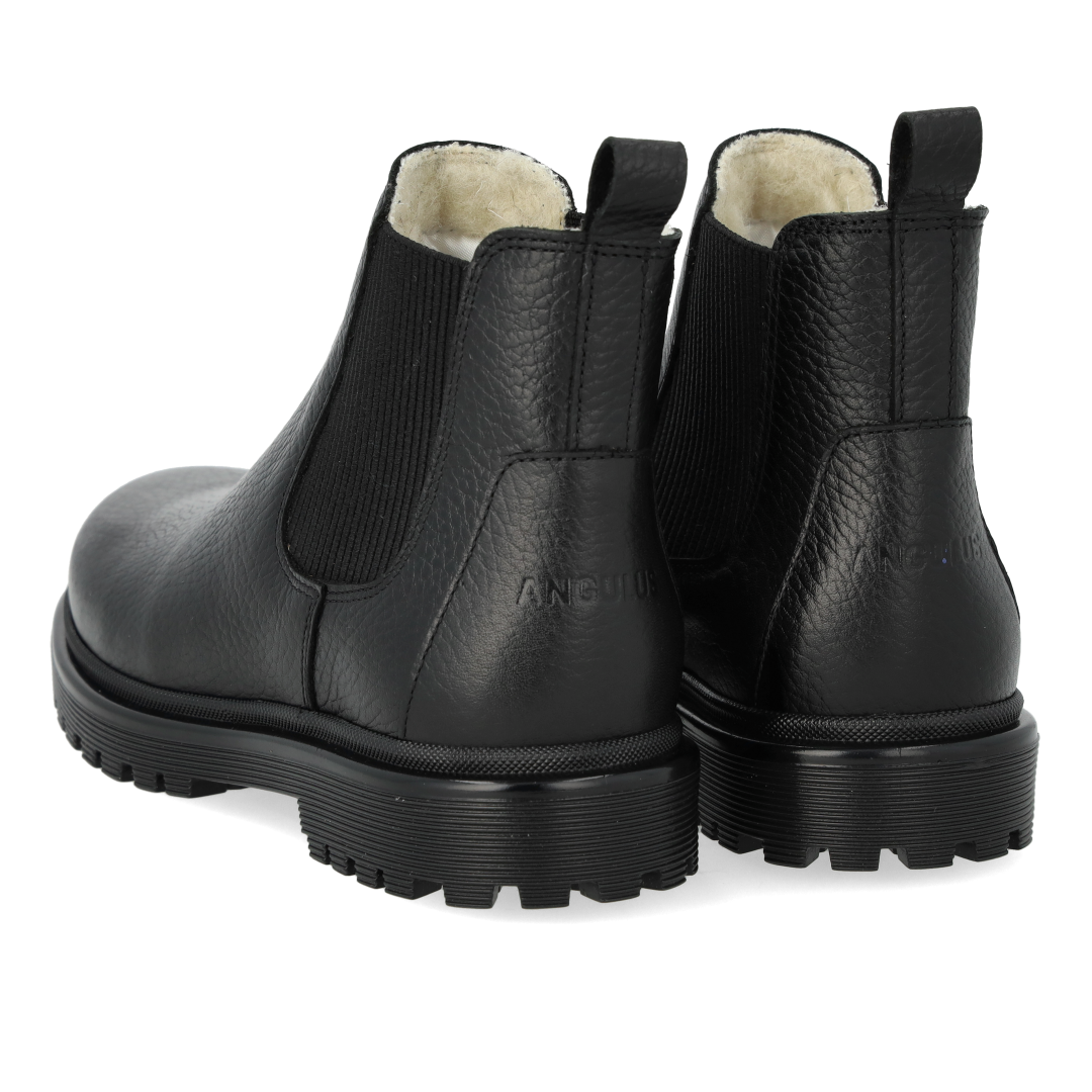 Stiefel mit Profilsohle und Wollfutter