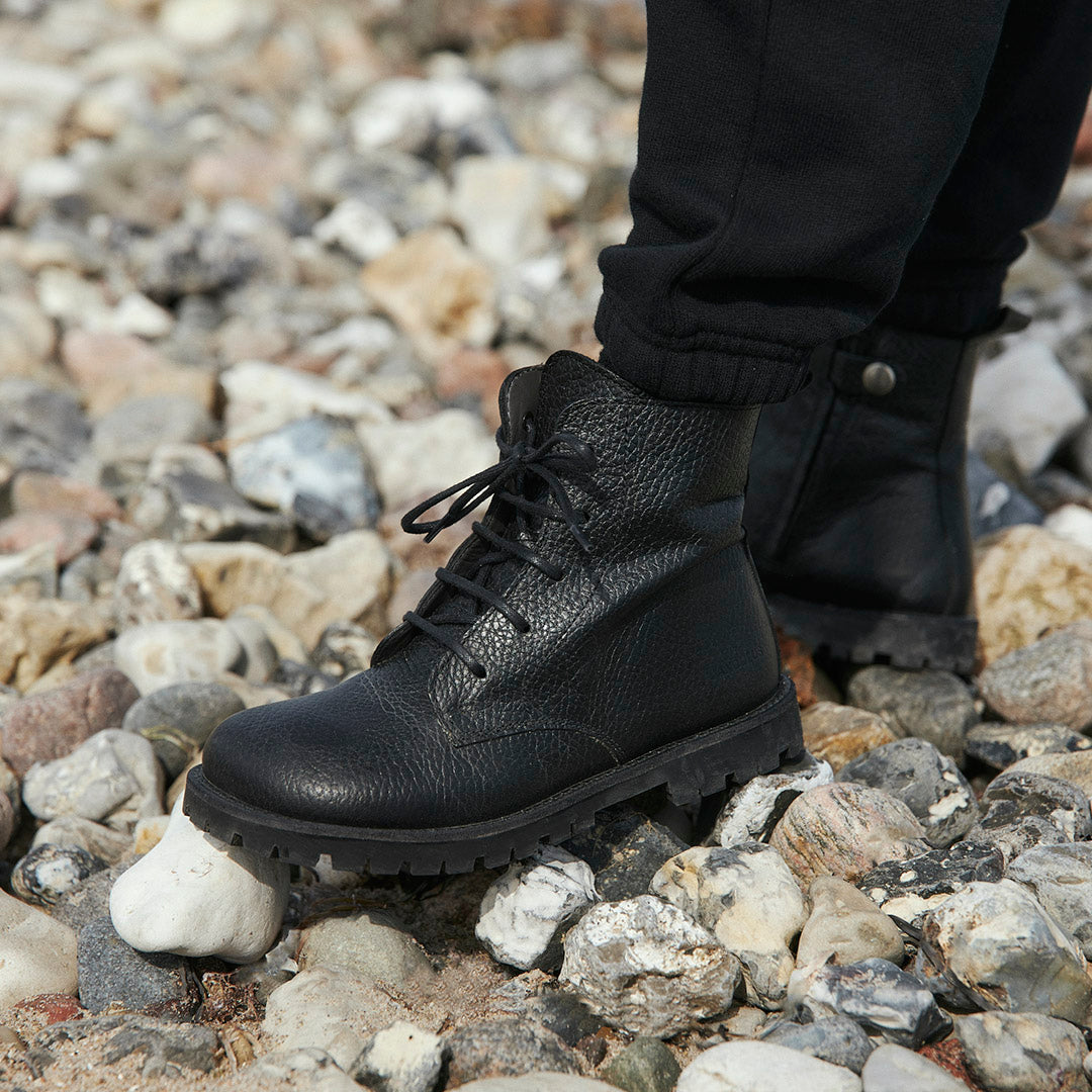 Schnürschuhe mit Profilsohle