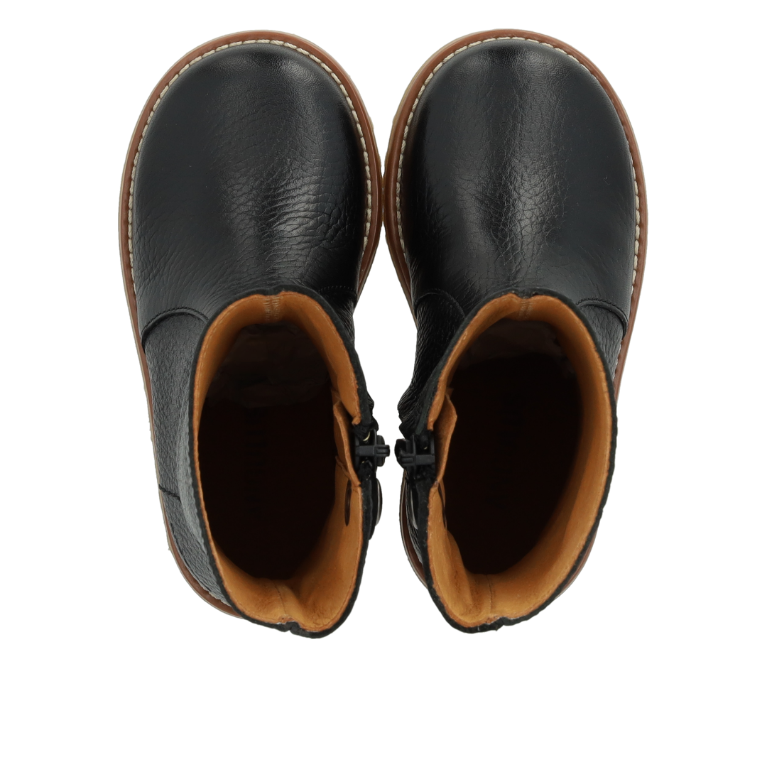 Stiefel mit hohem Schaft