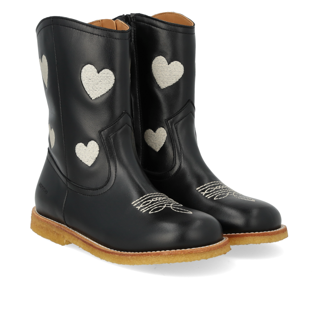 Cowboystiefel mit bestickten Herzen
