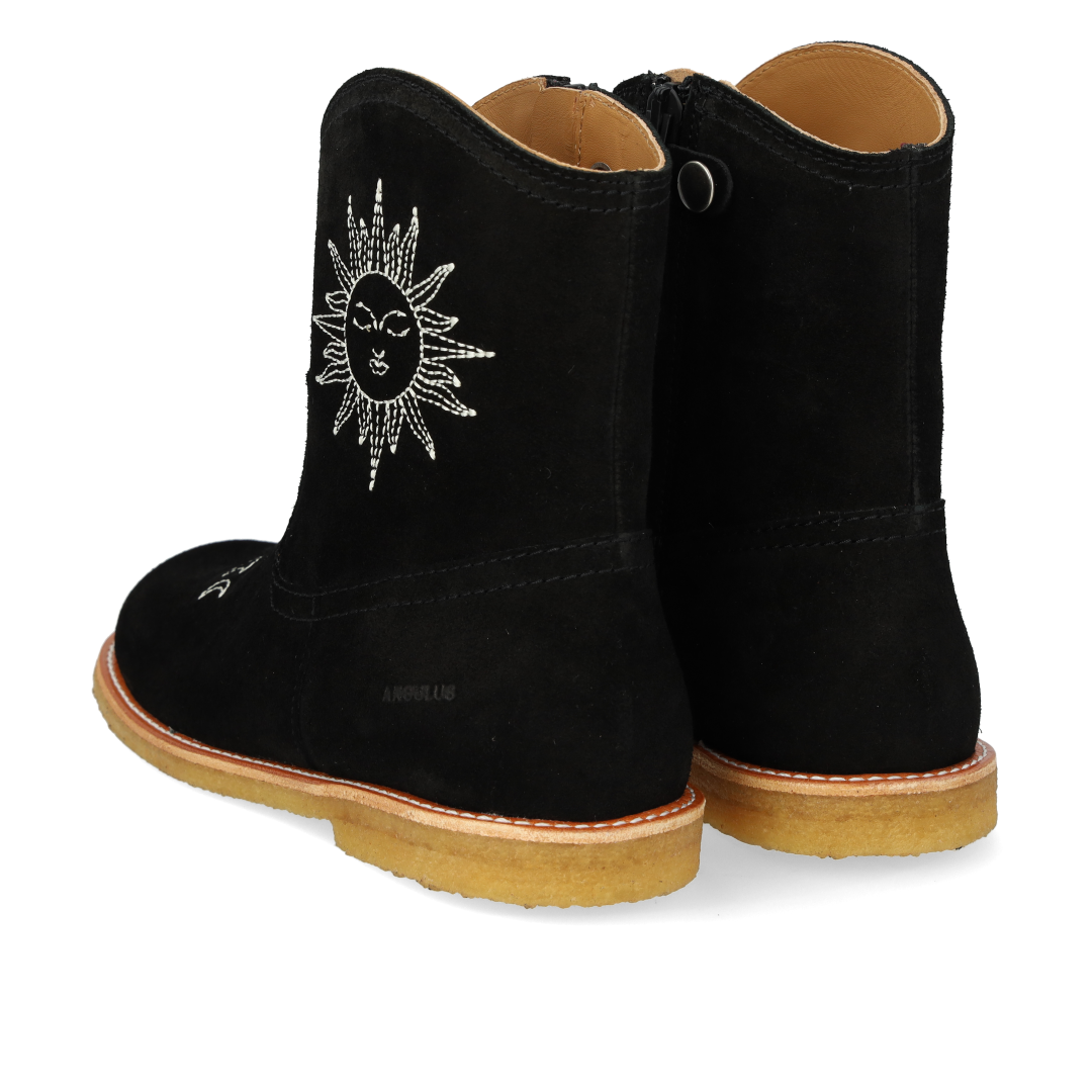 Cowboystiefel mit Sonnen- und Mondstickerei