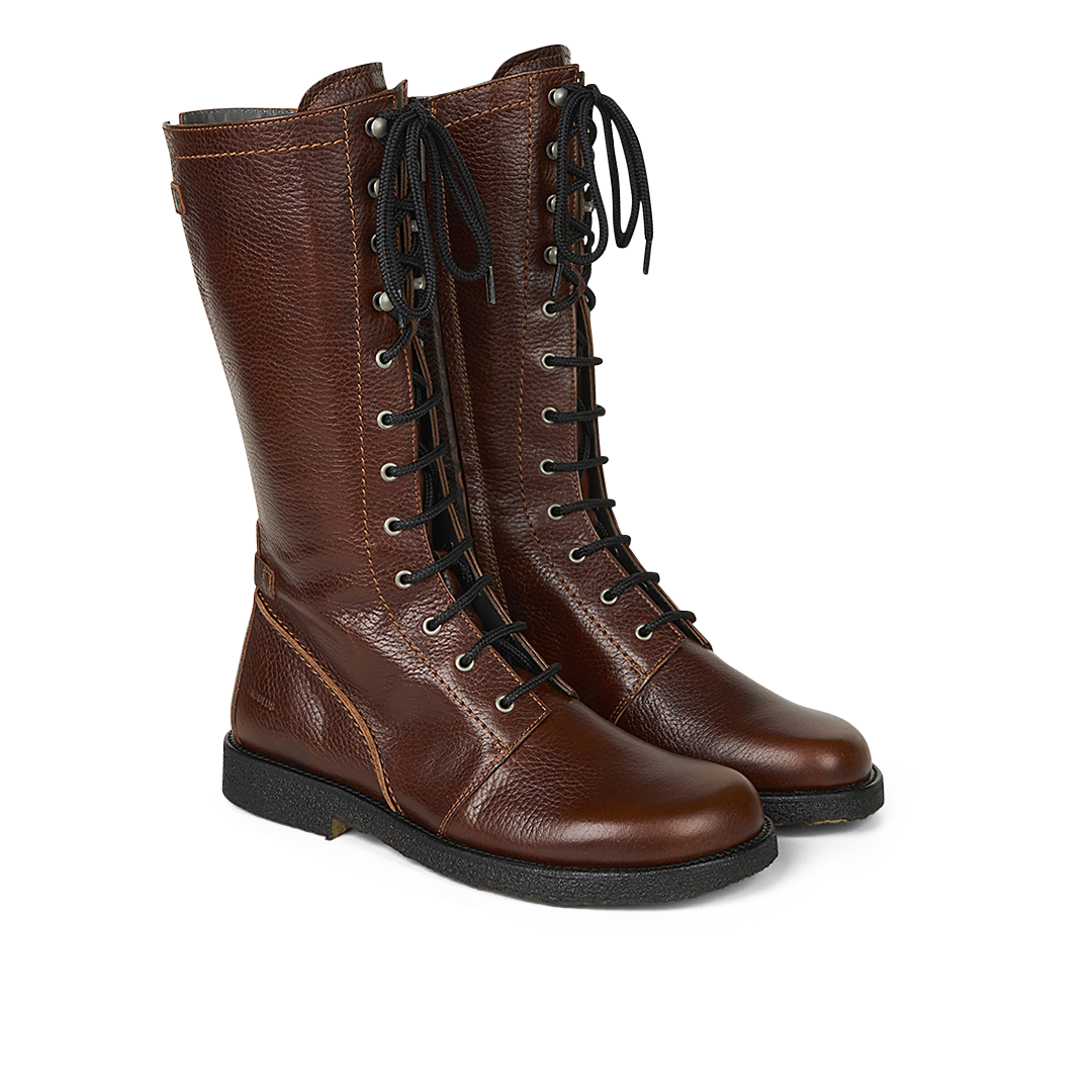Stiefel mit Schnürung und weiter Passform