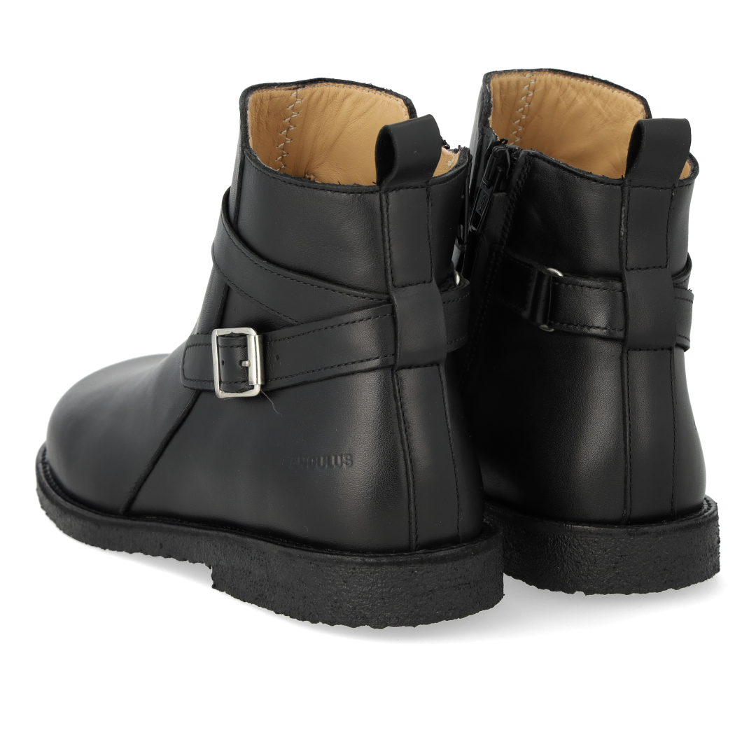 Stiefelette mit Reißverschluss und weiter Passform