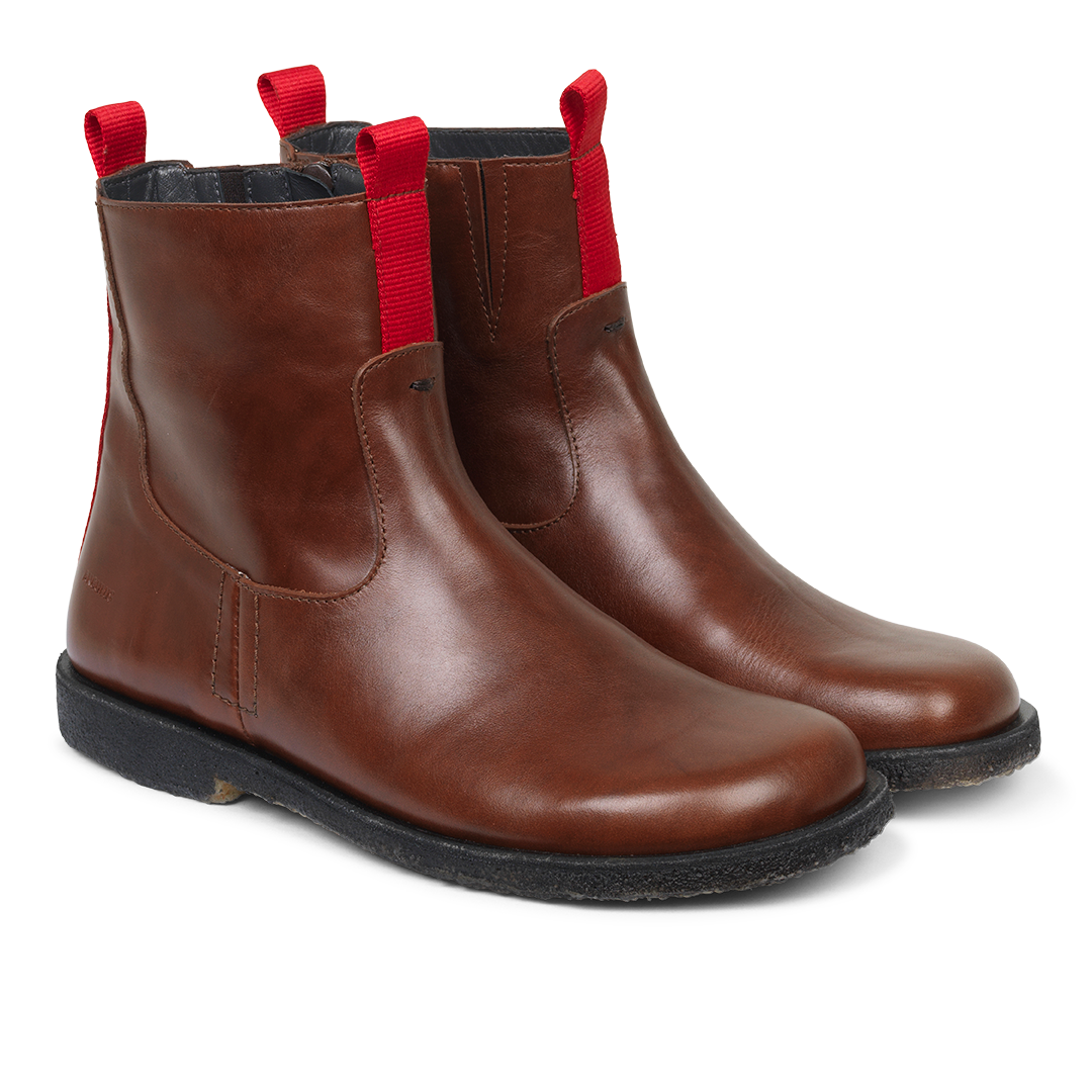 Stiefel mit Reißverschluss und weiter Passform