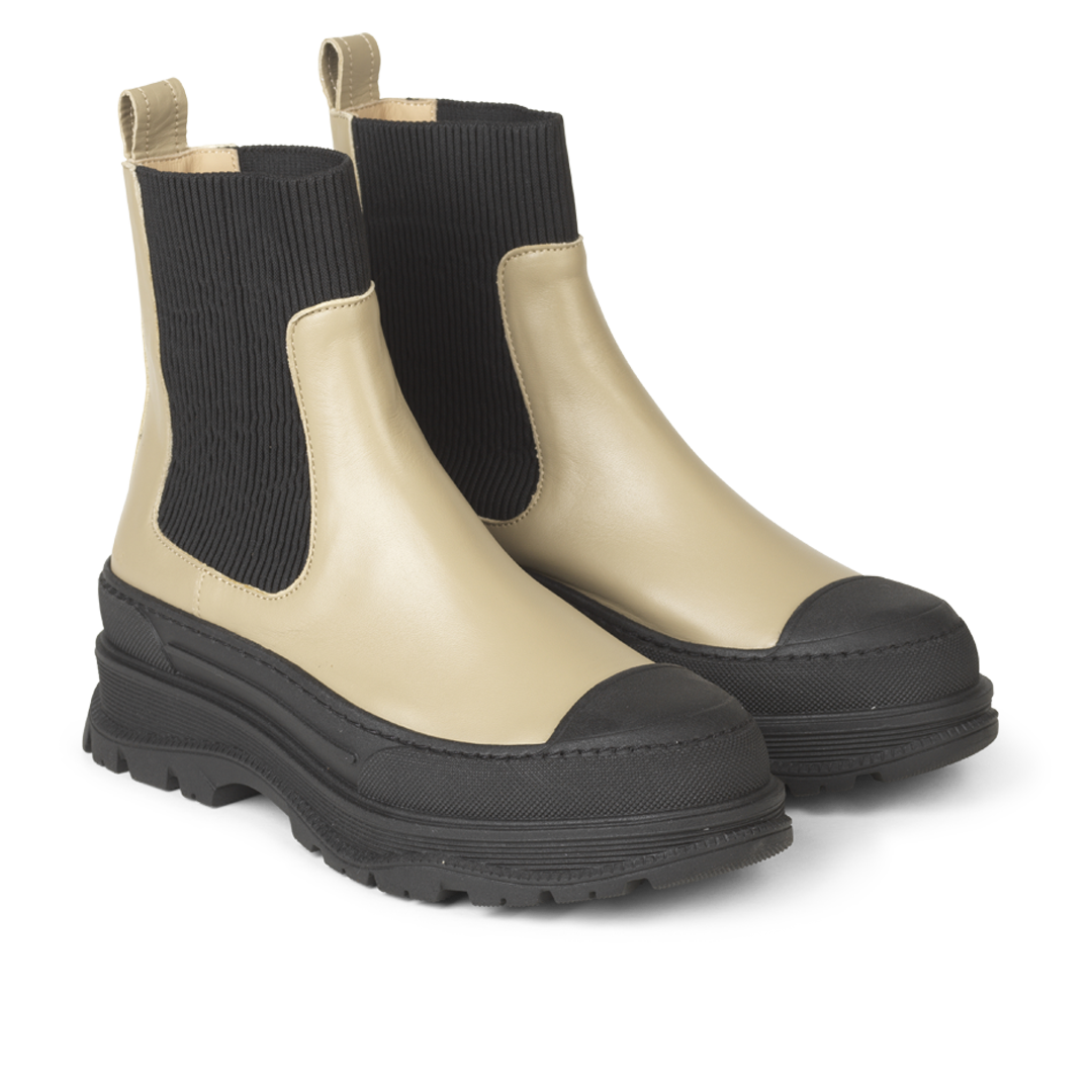 Stiefel mit Gummizug