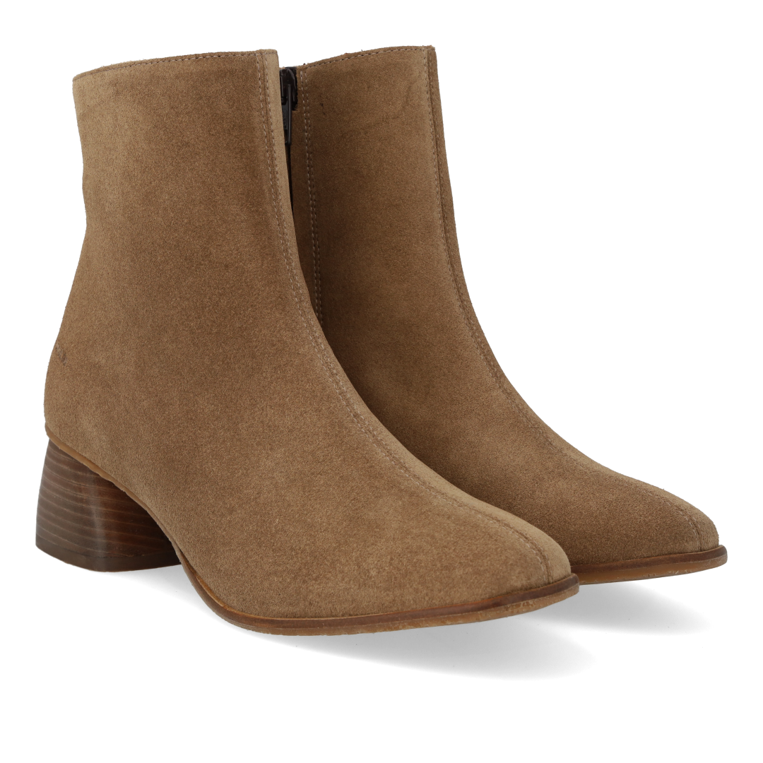 Stiefelette mit skulpturalem Holzabsatz