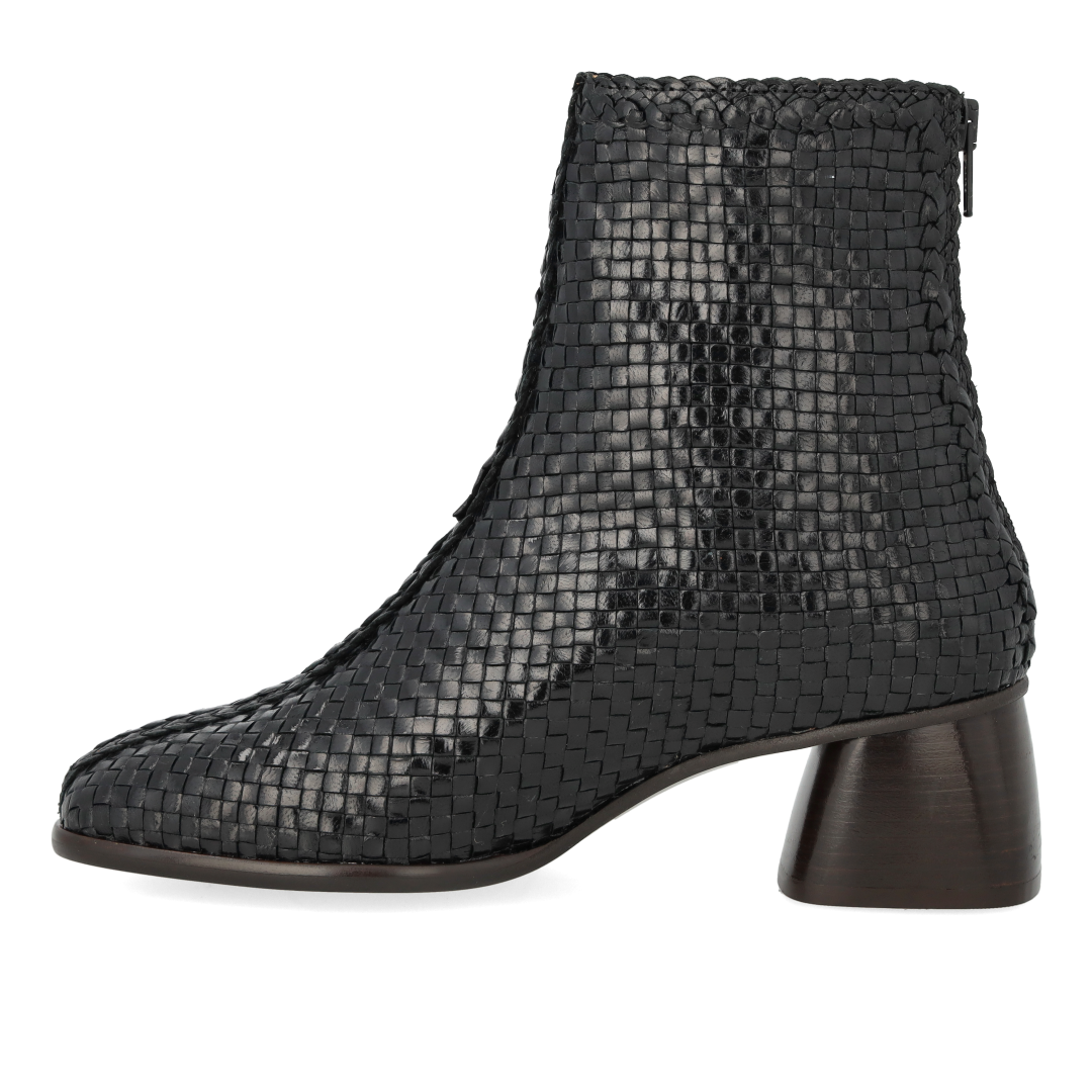 Handgeflochtene Lederstiefelette mit skulpturalem Blockabsatz