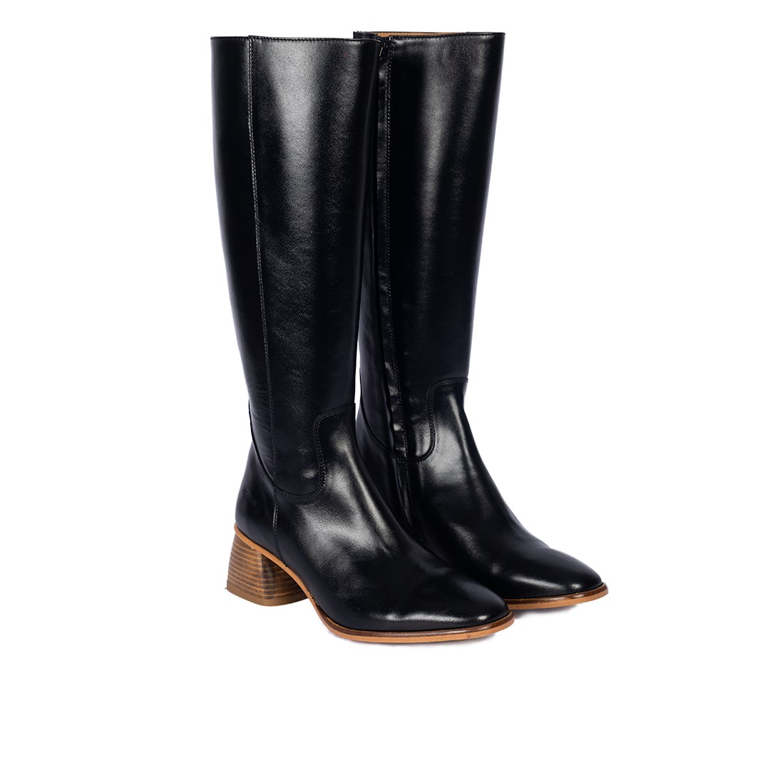 Stiefel mit langem Schaft und skulpturalem Blockabsatz