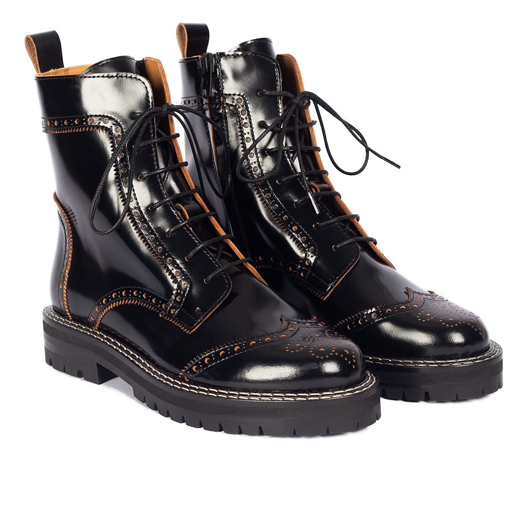 Klobiger Schnürstiefel mit Brogue-Lochmuster