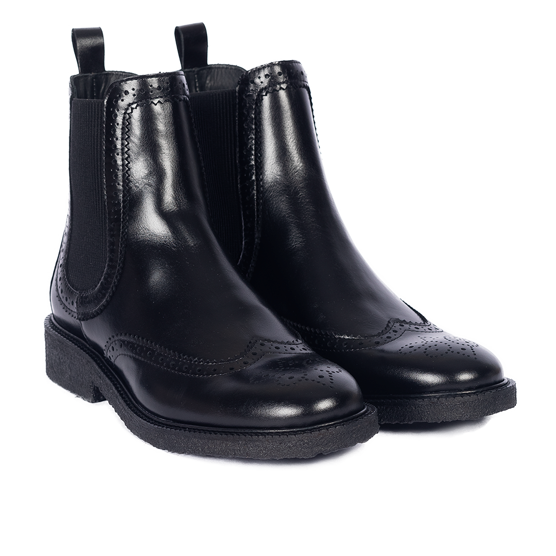 Stiefel mit dekorativem Brogue-Lochmuster