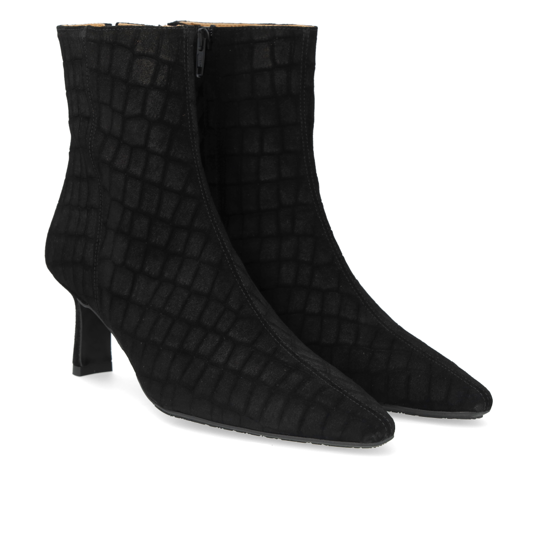 Skulpturale Stiefelette mit spitzer Spitze