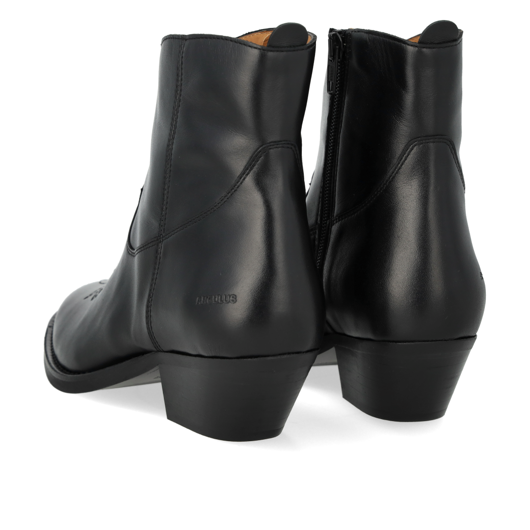 Cowboystiefel mit Ziernähten