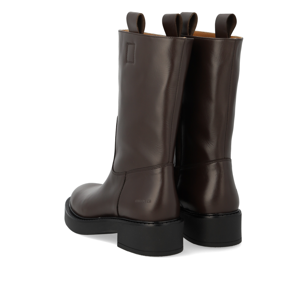 Robuster Stiefel mit mittelhohem Schaft