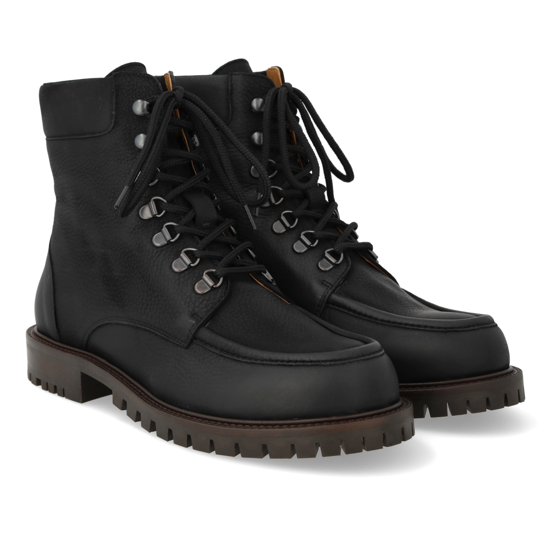 Schnürstiefel