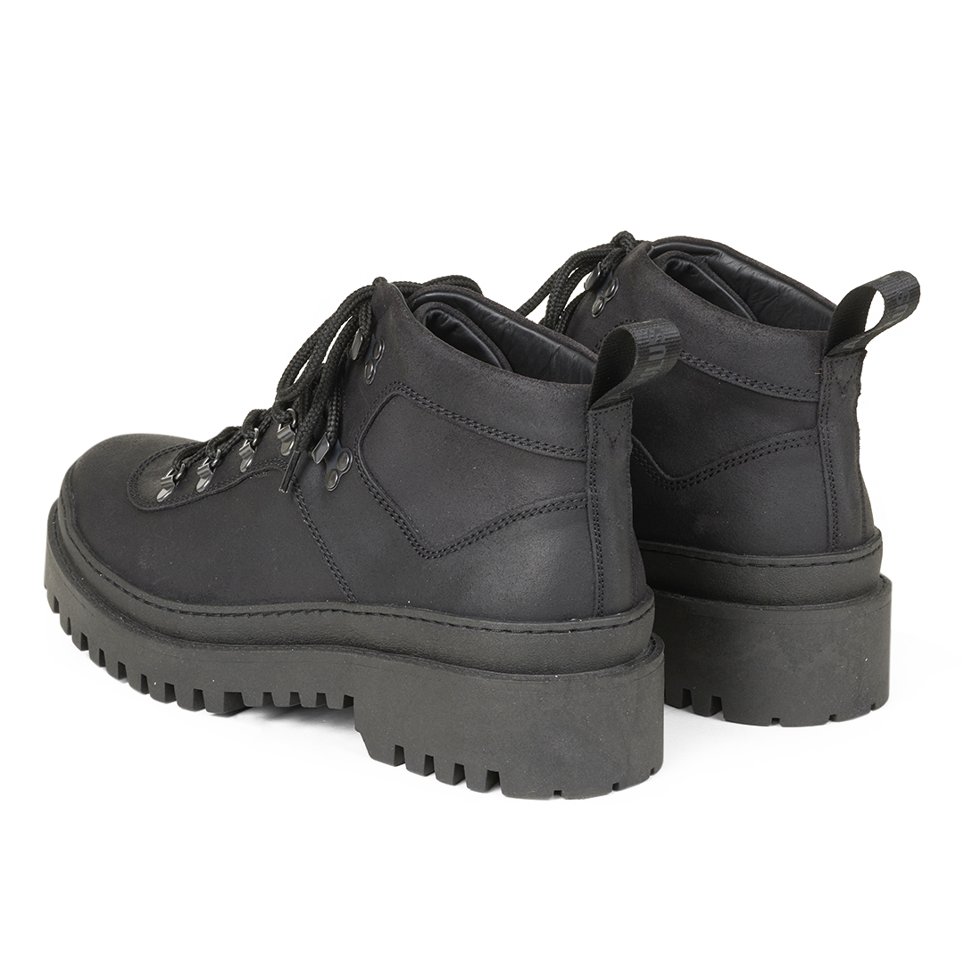 Schnürstiefel