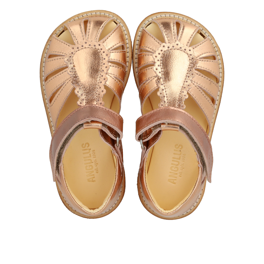 Sandale mit Tropfendetail