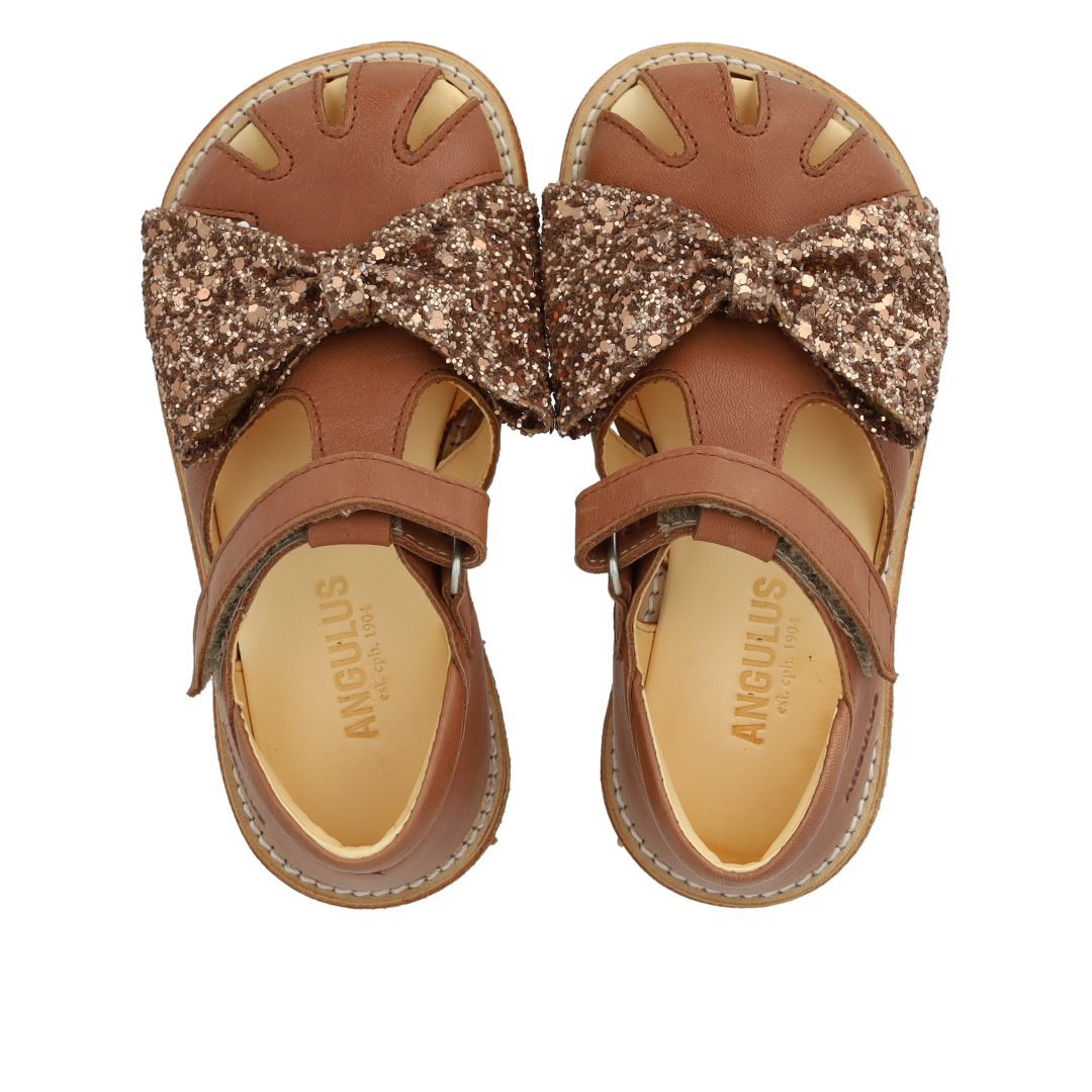Sandal mit Glitzerschleife und Klettverschluss