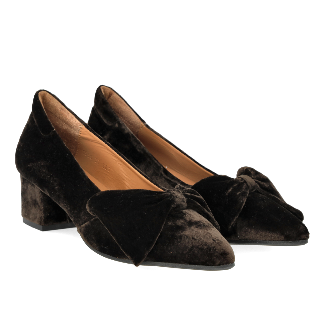 Pumps mit Schleife aus weichem Velours