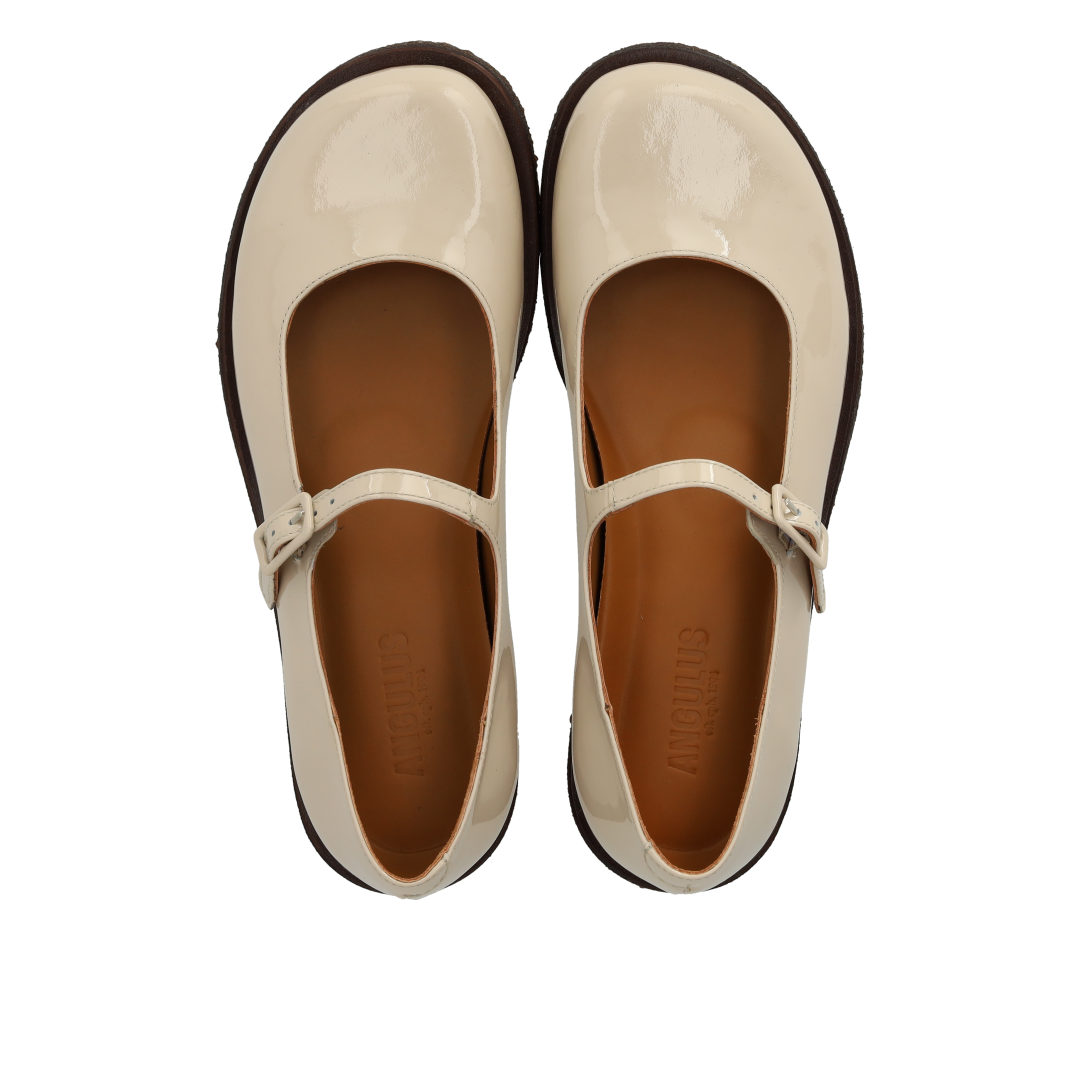 Ballerina mit breiter Passform