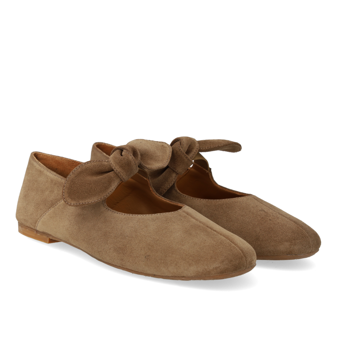Ballerina mit elastischem, dekorativem Schleifendetail