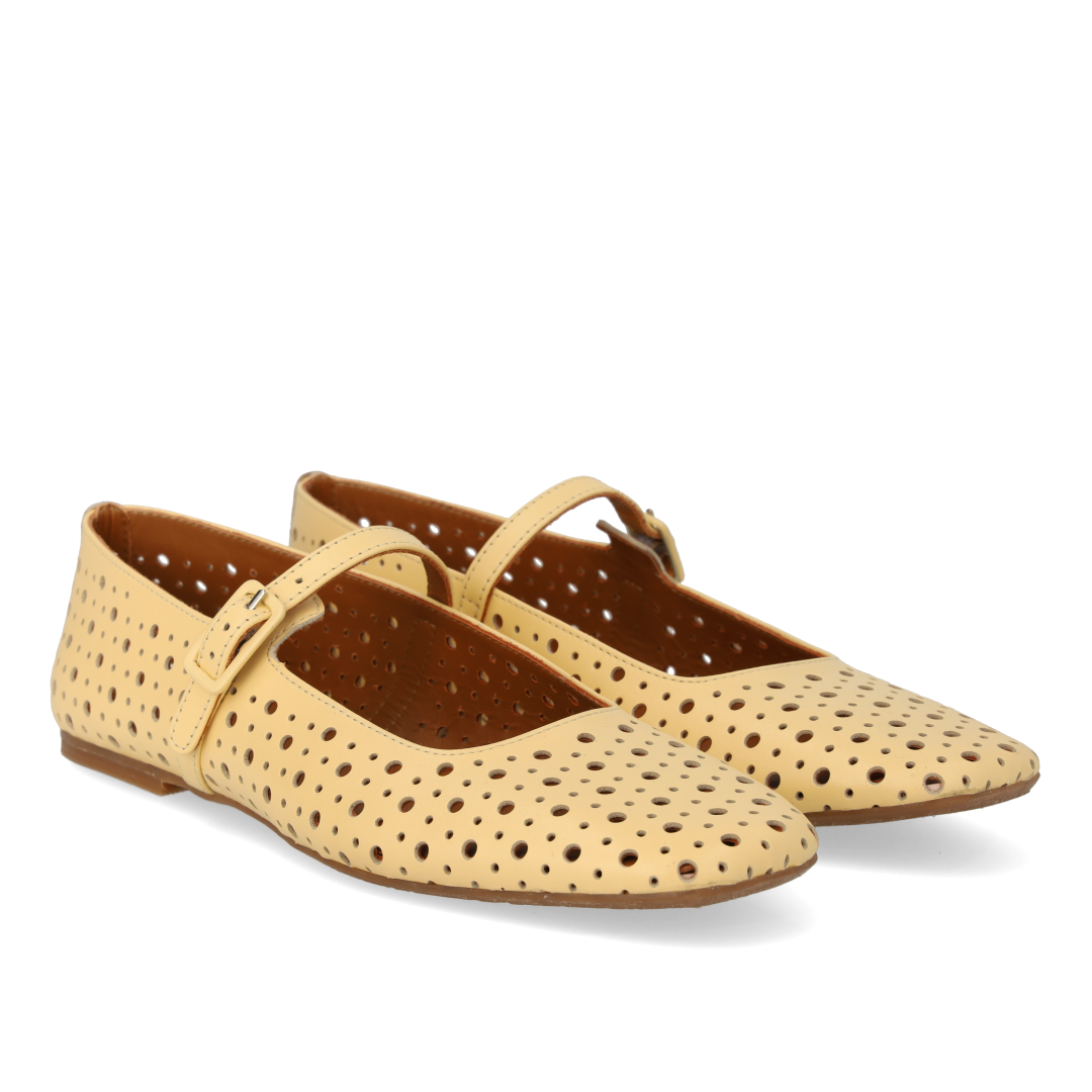 Weiche Ballerina mit dekorativem Lochmuster