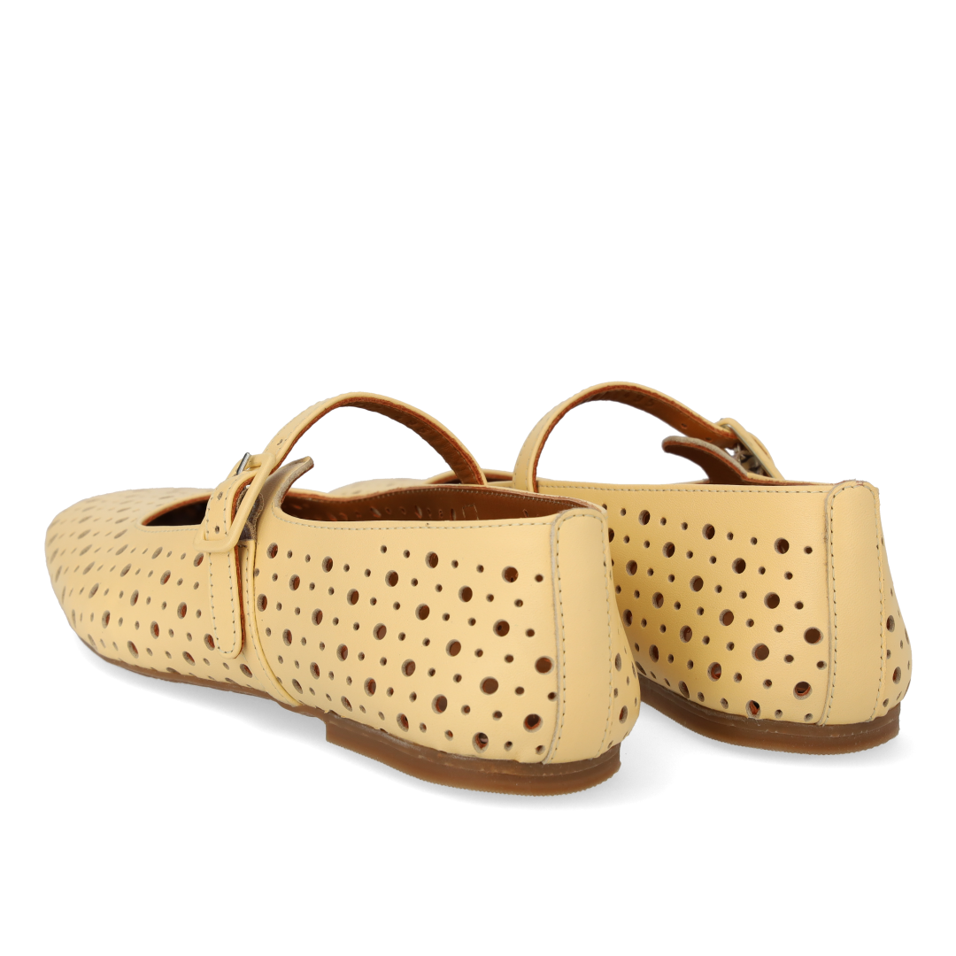 Weiche Ballerina mit dekorativem Lochmuster