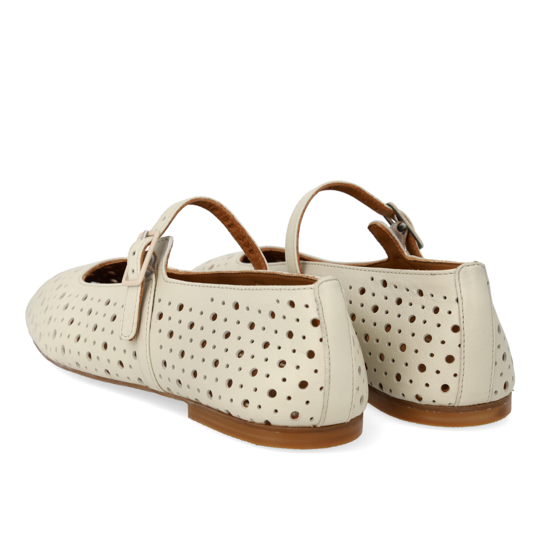 Weiche Ballerina mit dekorativem Lochmuster