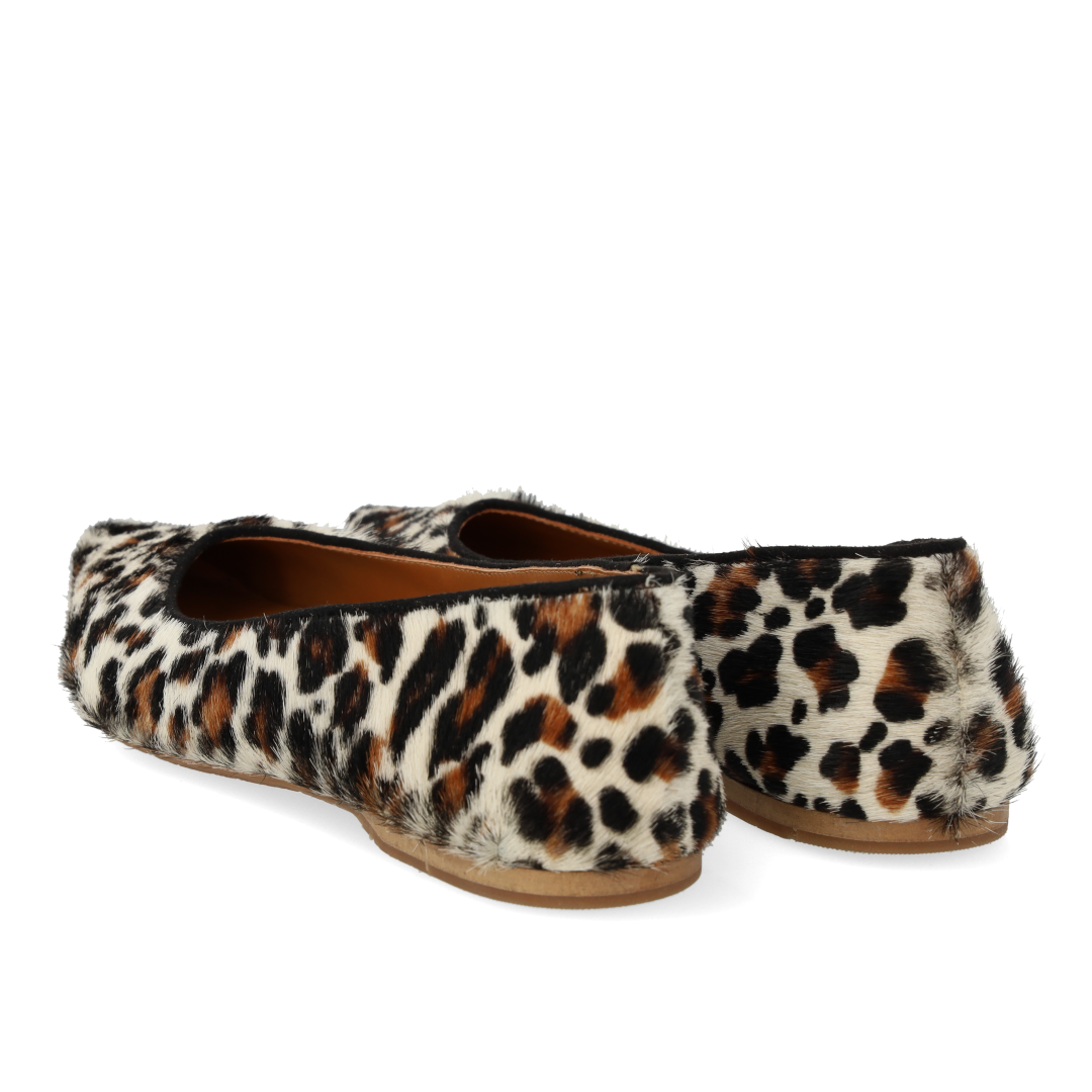 Spitze Ballerina aus Ponyfell im Leopardenmuster