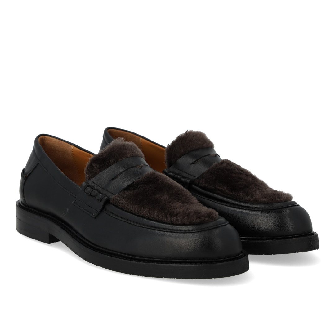 Pennyloafer mit weichem Fellbesatz