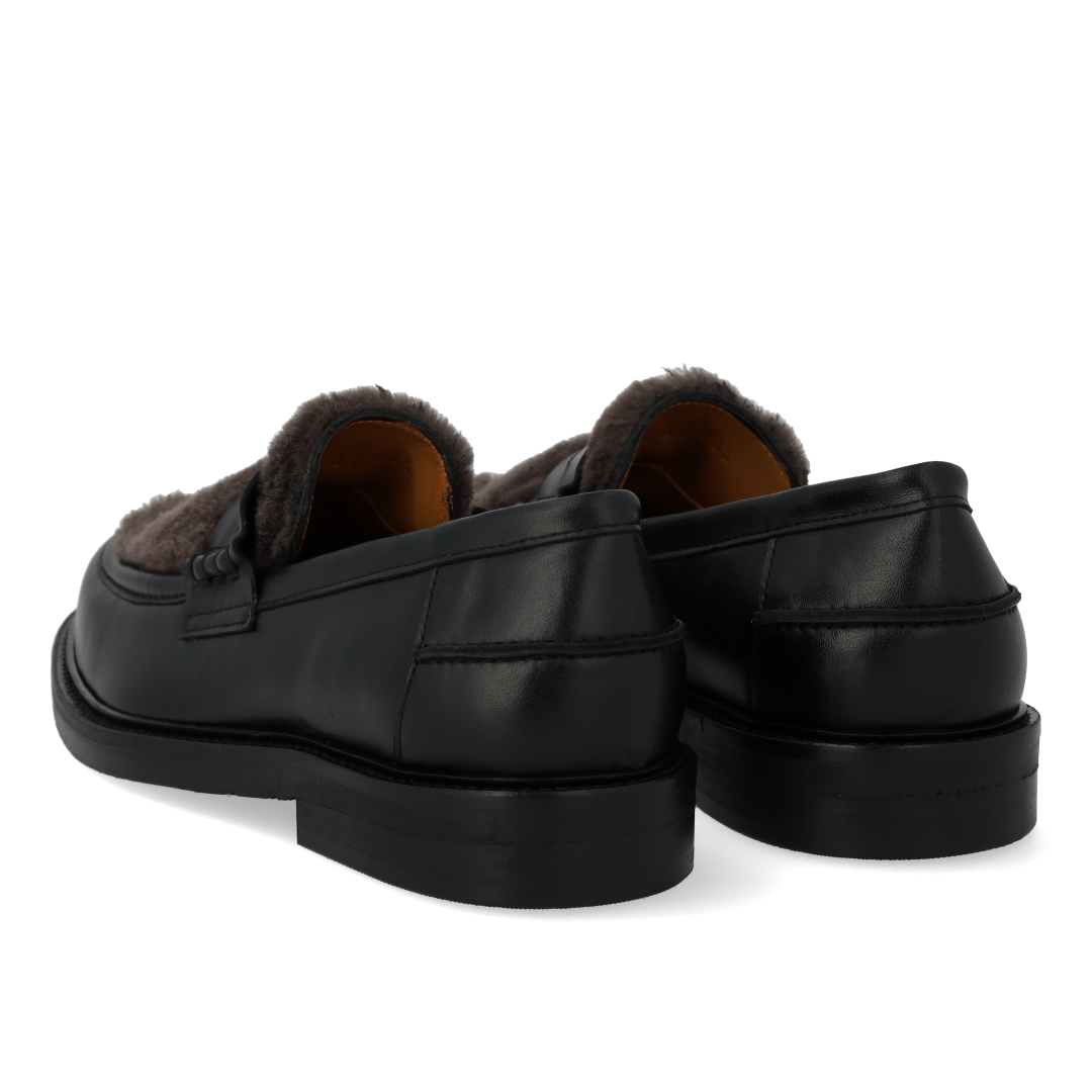 Pennyloafer mit weichem Fellbesatz
