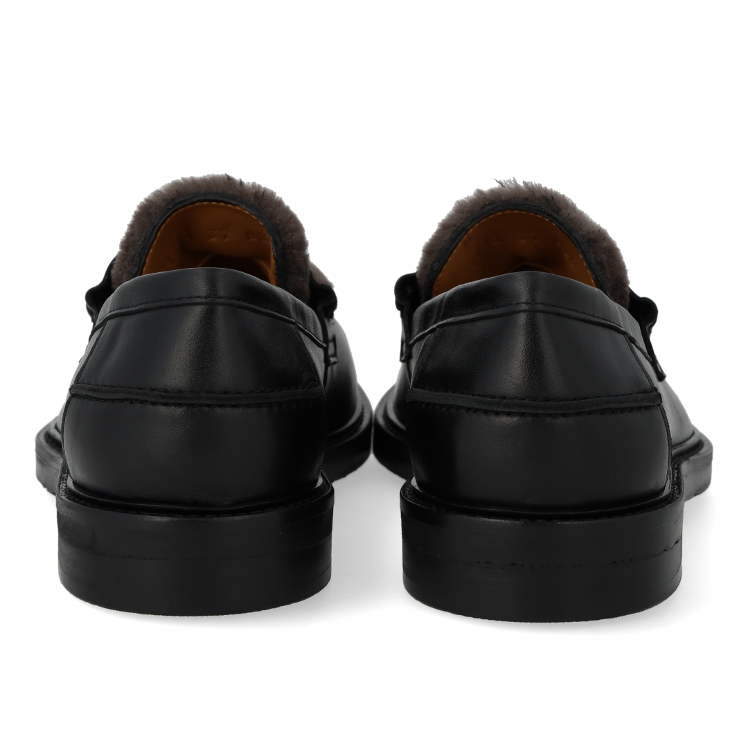 Pennyloafer mit weichem Fellbesatz