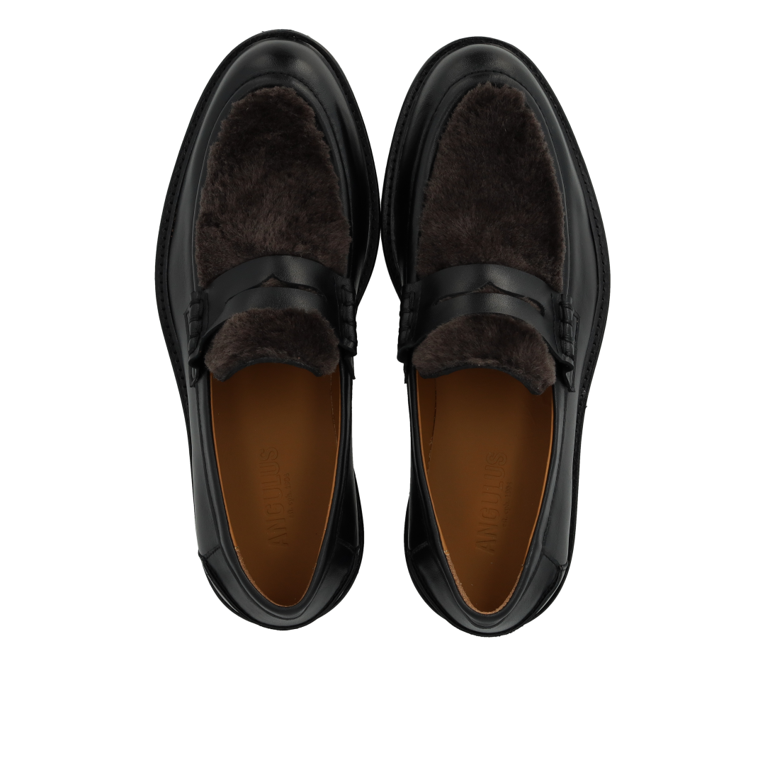 Pennyloafer mit weichem Fellbesatz