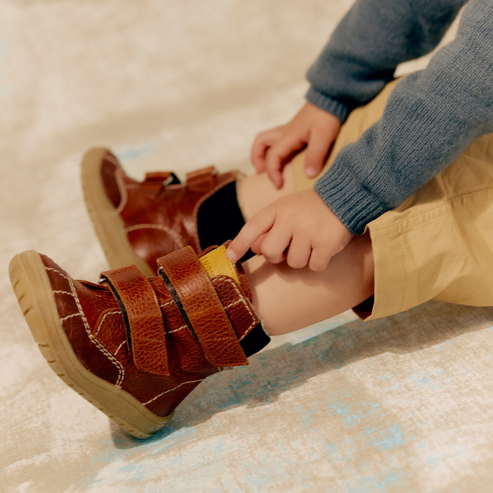 TEX-Stiefel mit dekorativen Kontrastnähten